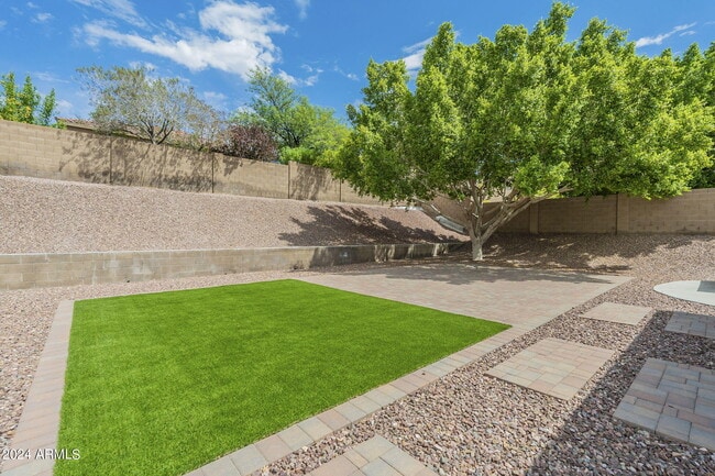 Building Photo - 6326 W El Cortez Pl