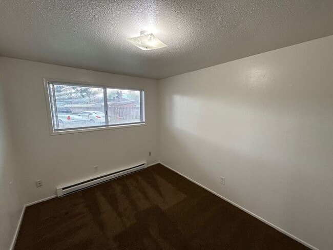 Building Photo - 3920 Iberis St NE