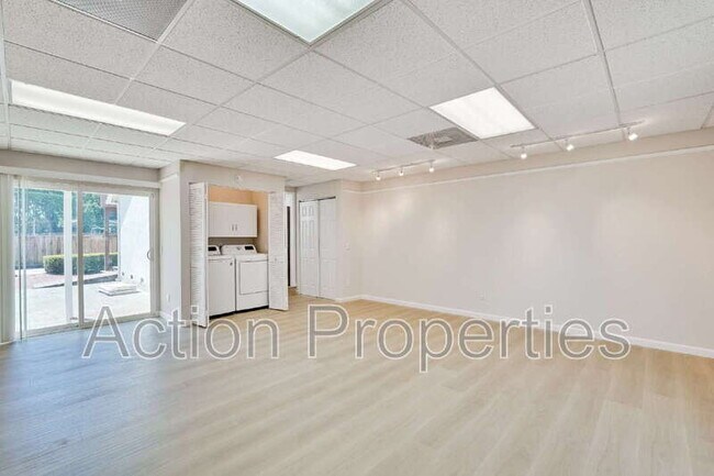 Building Photo - 3806 Century Dr