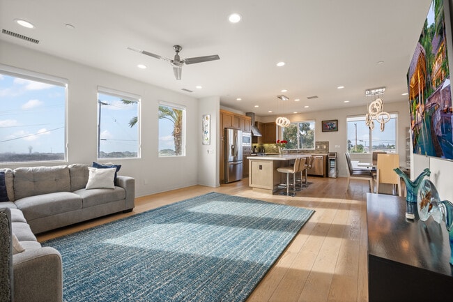 Building Photo - 1068 Hampton Dr