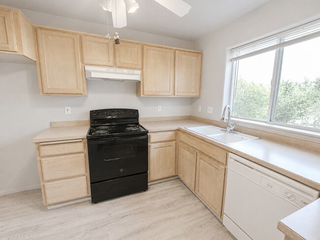 Building Photo - 2950 NE Nikki Ct