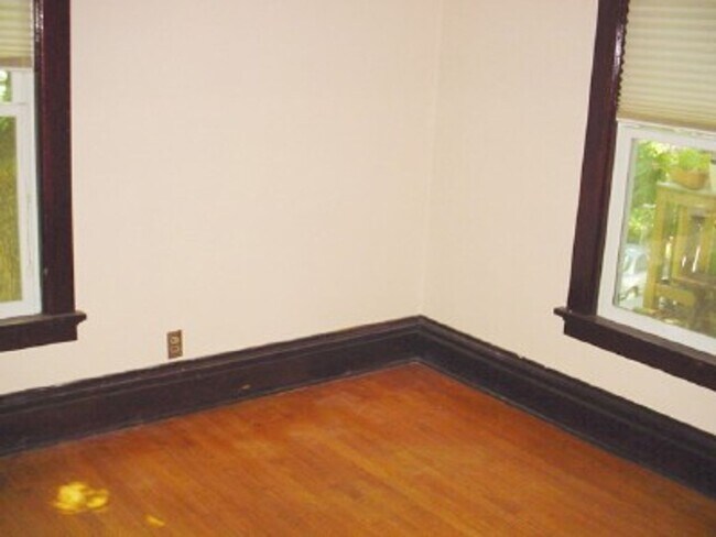 Building Photo - (518) - 819-821 E. Gorham Street