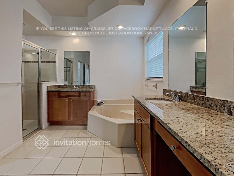 Building Photo - 341 Oak Springs Dr