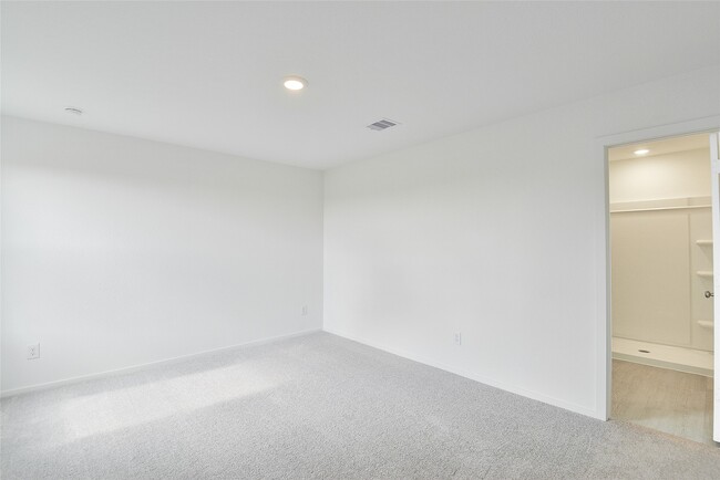 Building Photo - 16818 Great Highlands Dr