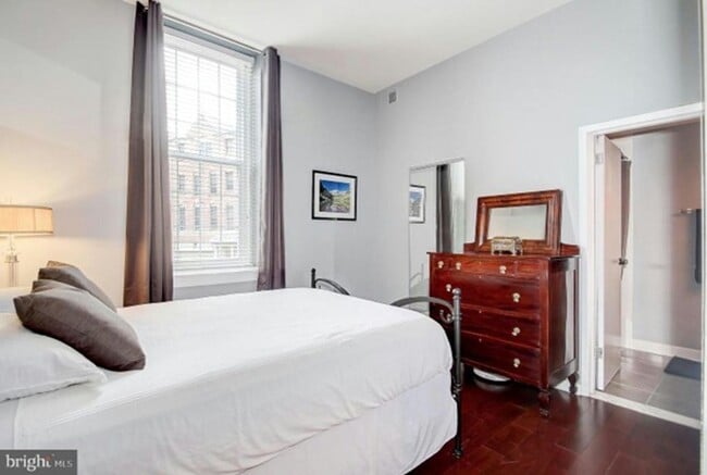 Building Photo - Gorgeous Canton Shipyard 2bd/2ba Condo w/ W/D, Parking Spot and more! Available 12/29