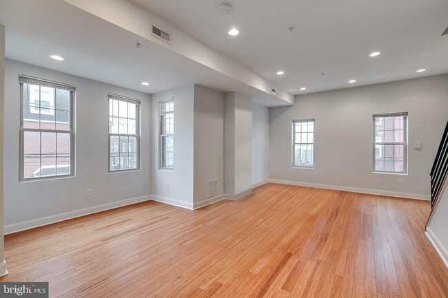 Building Photo - 2401 Carpenter St