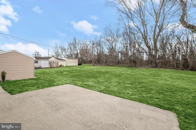 Building Photo - 6223 E Hemlock Dr