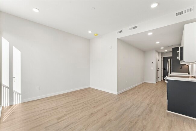 Building Photo - 24-28 Mt Pleasant St