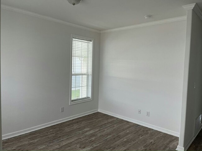 Building Photo - 3805 Vine Trl
