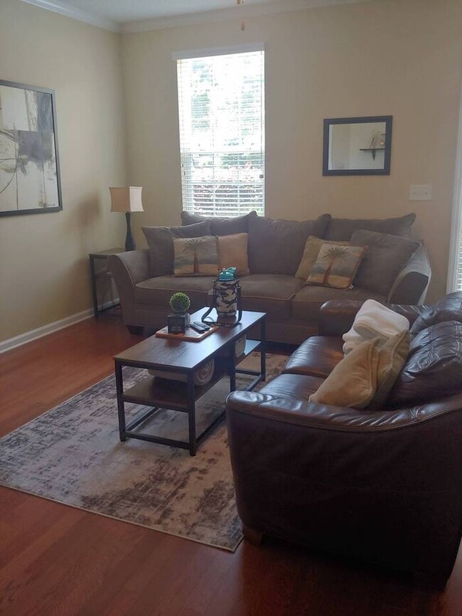 Building Photo - Furnished Rental