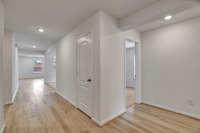 Building Photo - 18214 Sessile Oak Dr