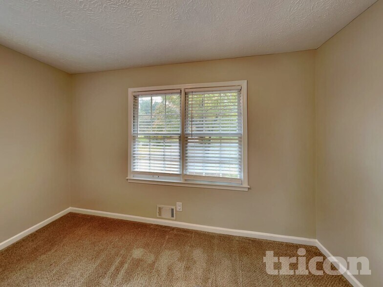 Building Photo - 145 Victoria Station