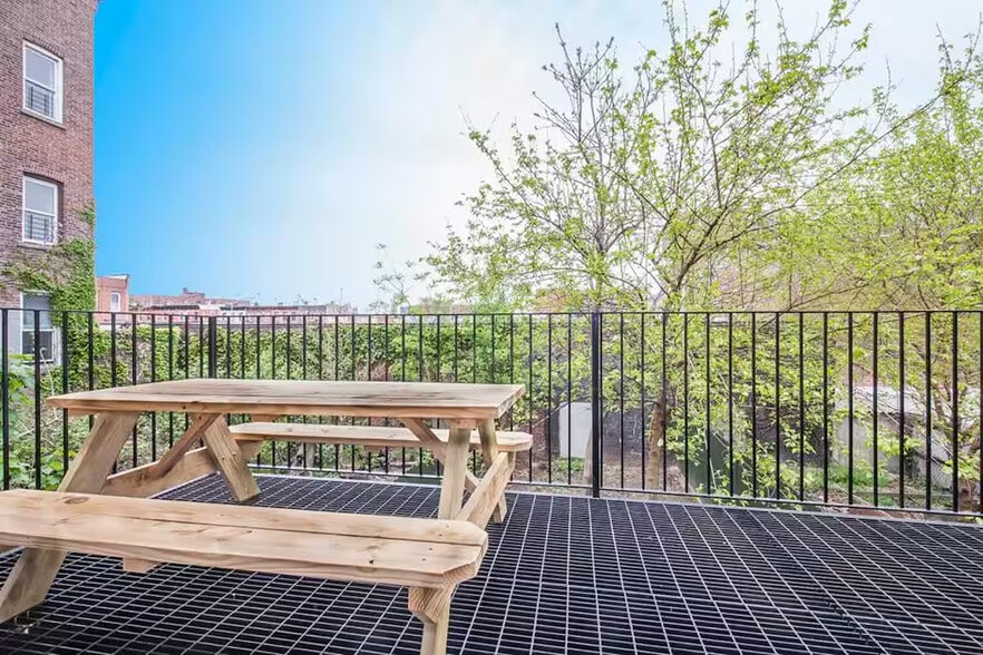 Primary Photo - Furnished room/NOT APARTMENT