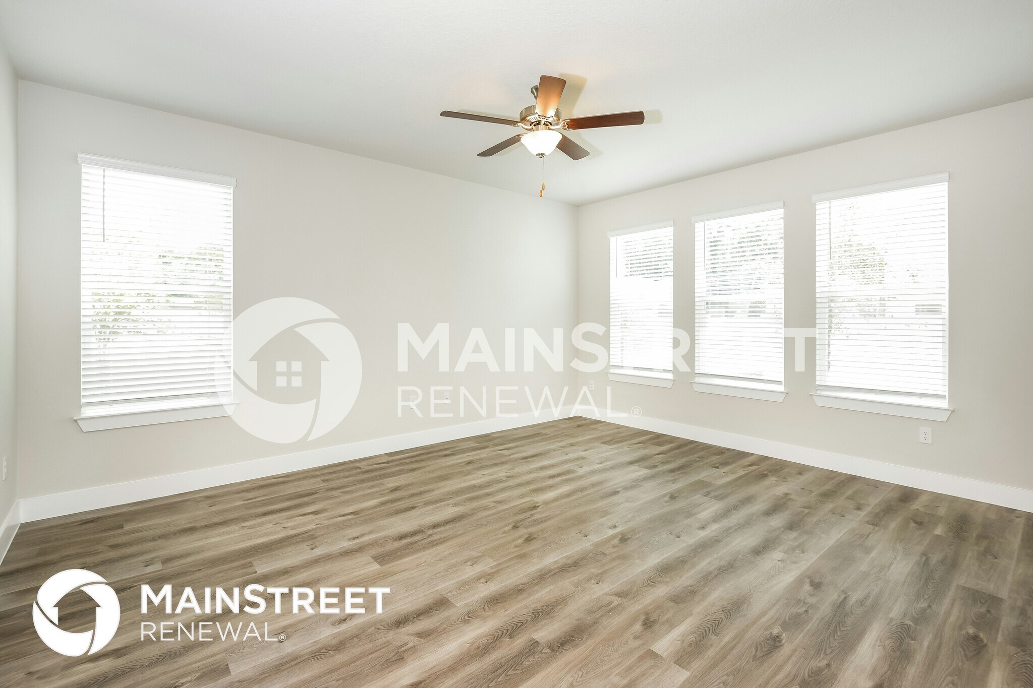 Building Photo - 816 E Voorhis Ave