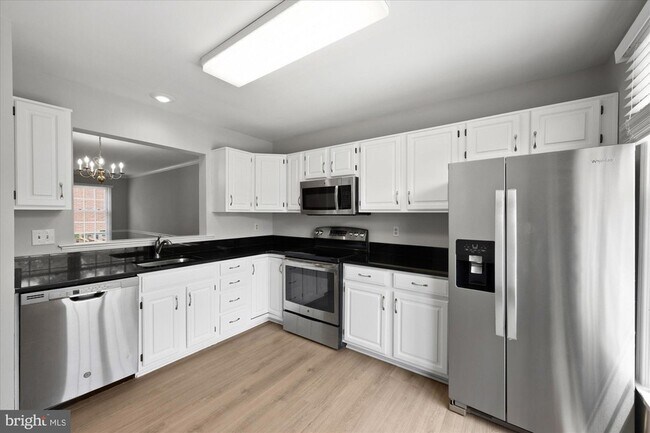 Building Photo - 299 S Pickett St