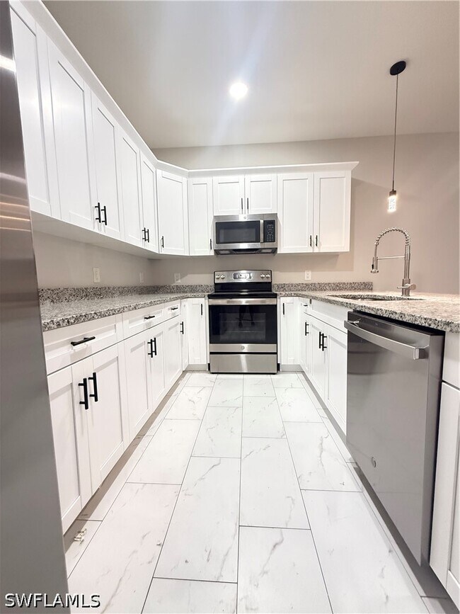 Building Photo - 212 Pullman St