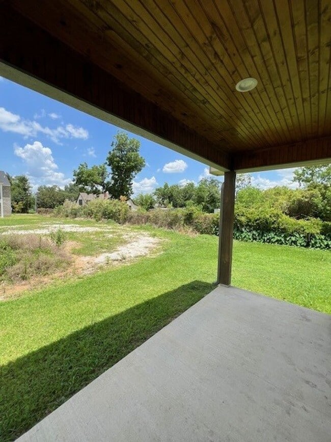Building Photo - New 3B/2.5B Duplex Available in Lake Charles