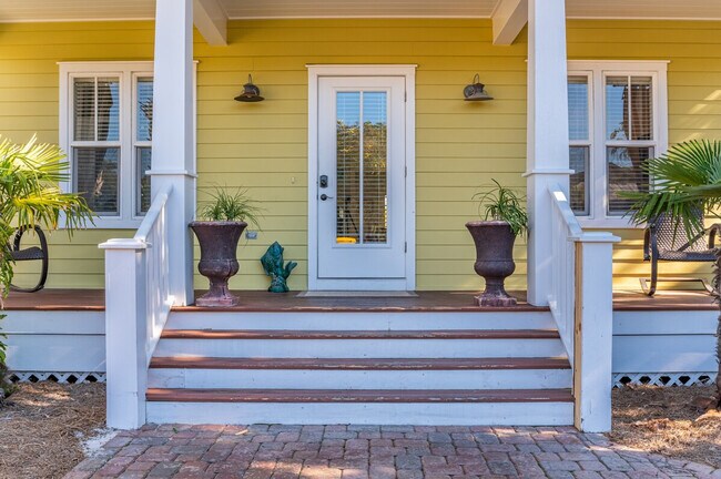 Building Photo - 87 Barracuda St