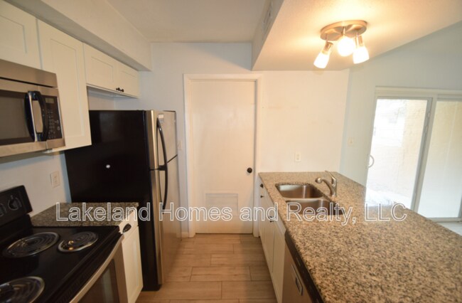 Building Photo - 939 Castle Way