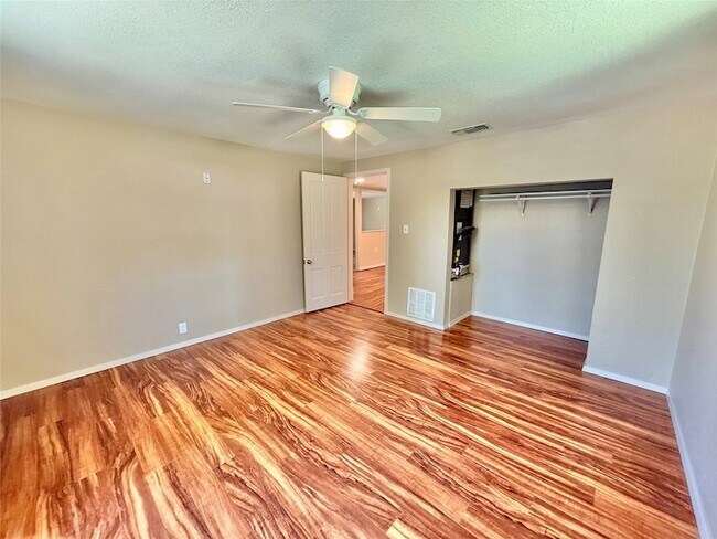 Building Photo - 417 Putman St