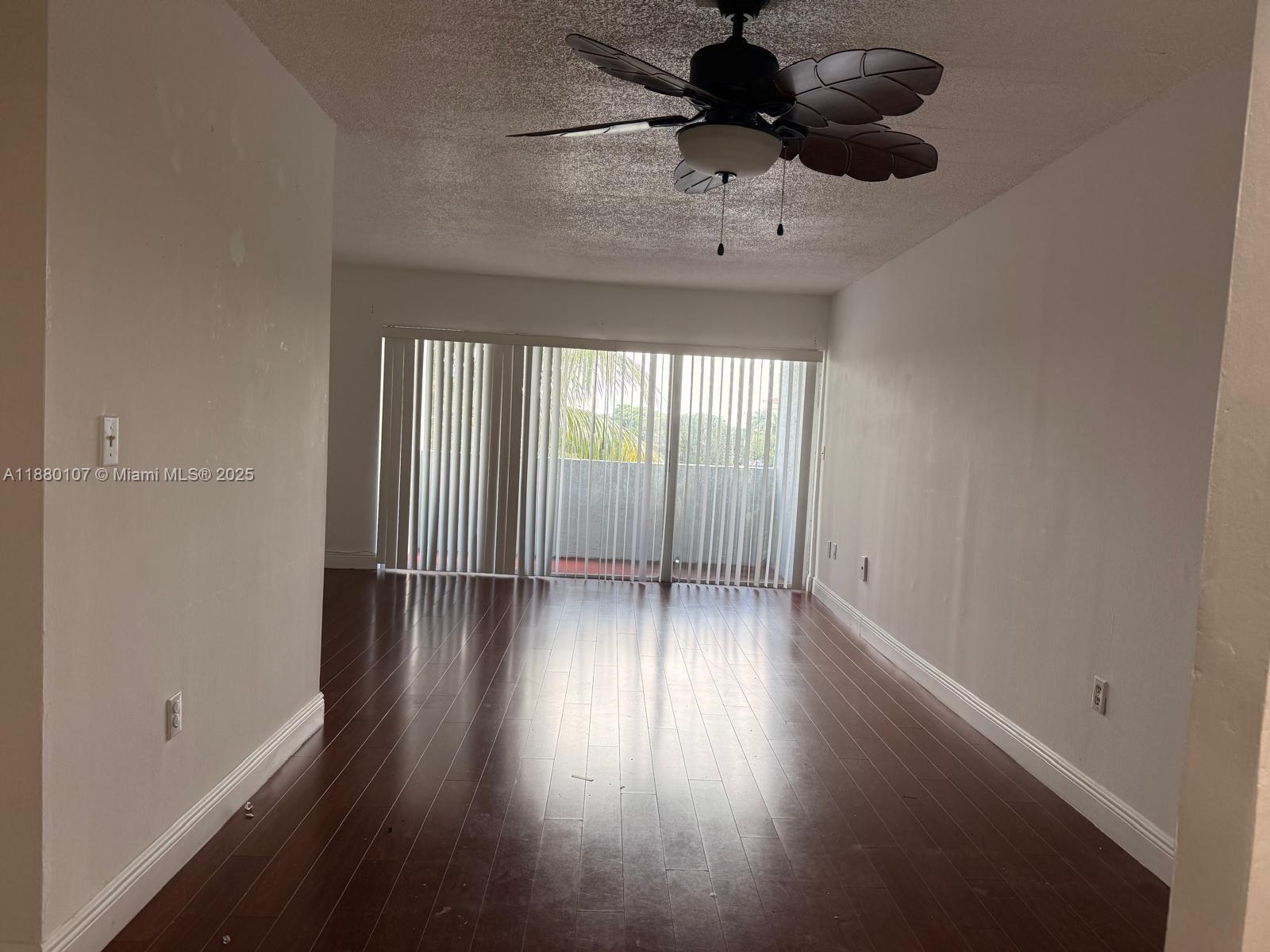 Building Photo - 9357 Fontainebleau Blvd
