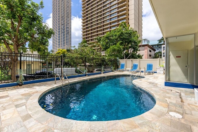 Building Photo - Renovated Unfurnished 2 bedroom, 1.5 bath ...