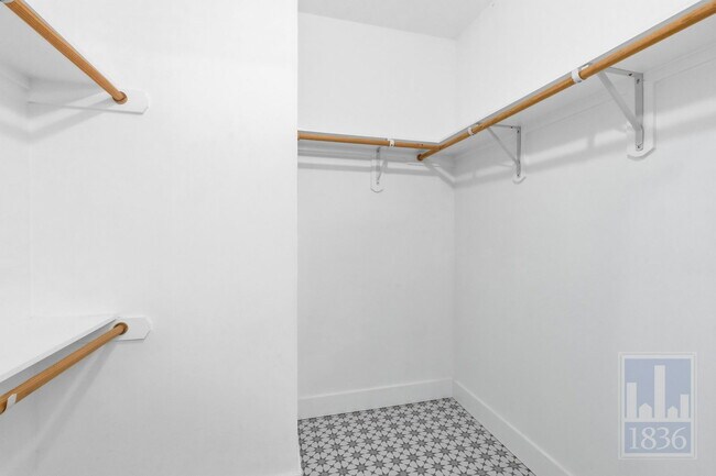 Building Photo - 1116 Lott Ave