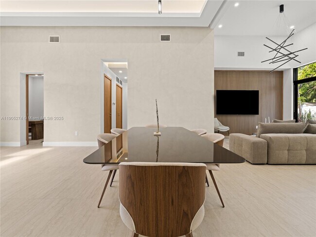 Building Photo - 543 NE 109th St