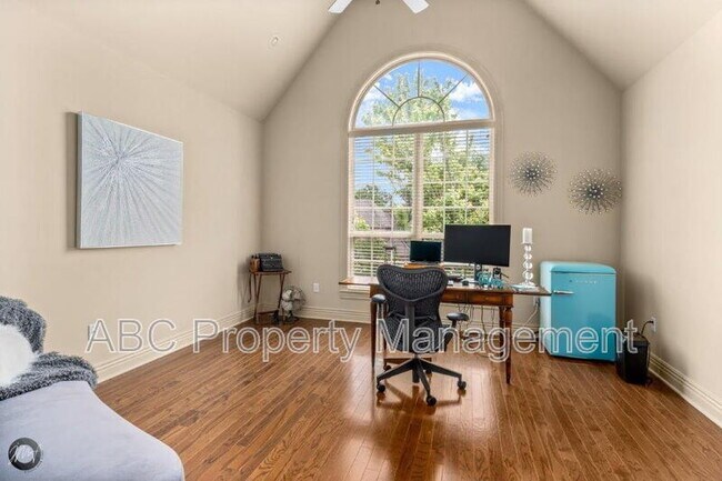 Building Photo - 5106 Sloan Cir