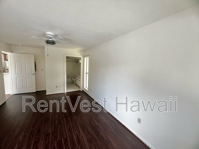 Building Photo - 95-270-270 Waikalani Dr