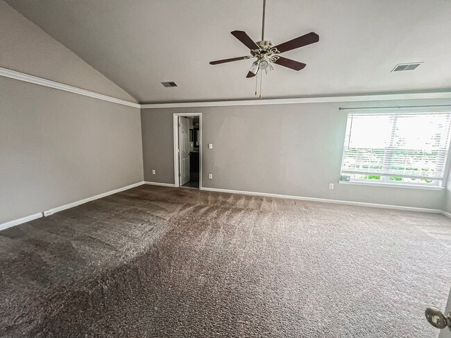 Building Photo - Stunning 3 Bed 3.5 Bath Brick Colonial End-Unit Townhome In Vibrant Kingstowne Community