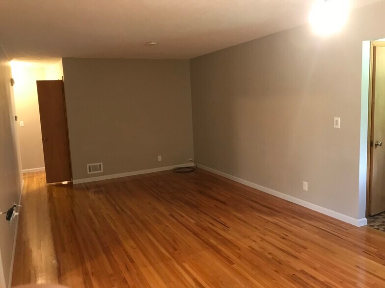 Living room - 3370 s 81st ave