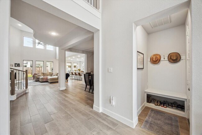 Building Photo - 9823 Magnolia Ests Ln