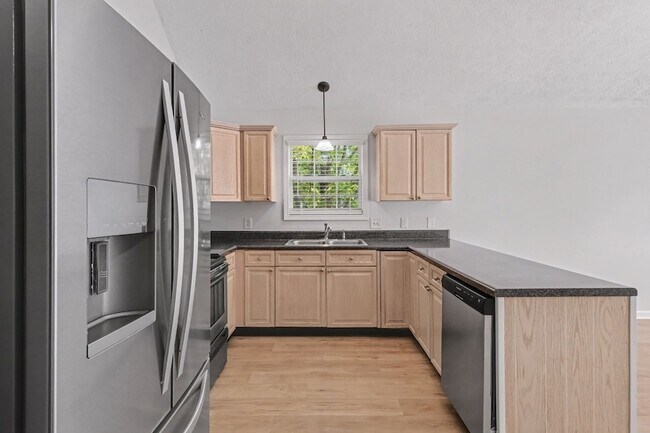 Building Photo - 1360 Harrington Dr