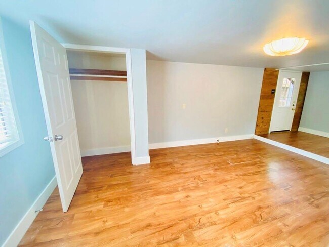 Building Photo - 2102 Brackenridge St