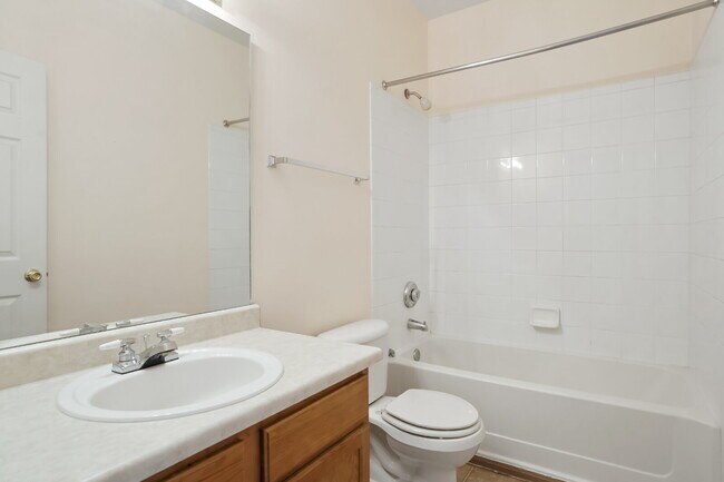 Building Photo - Bright End-Unit Townhome with 3 Beds, 2.5 ...