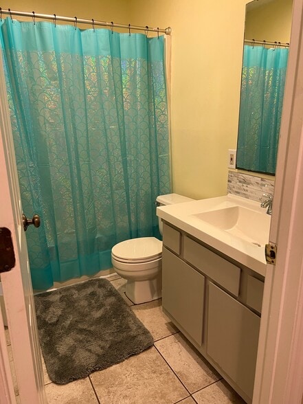 Upstairs bathroom - 1025 Carolina Rd