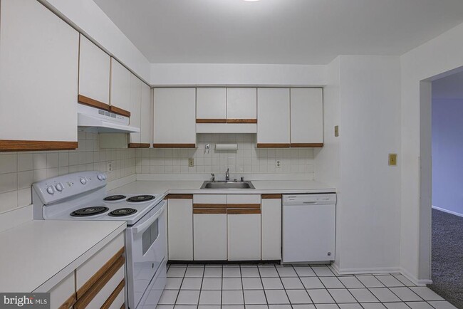 Building Photo - 2903 Fallstaff Rd