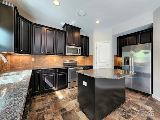 Building Photo - 1295 Farm Branch Dr SW