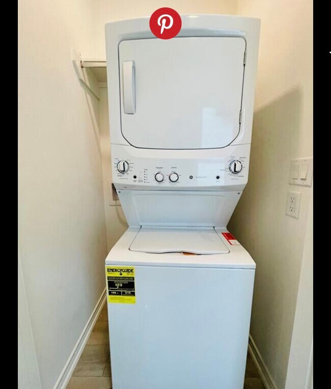 Building Photo - 3233 Real St