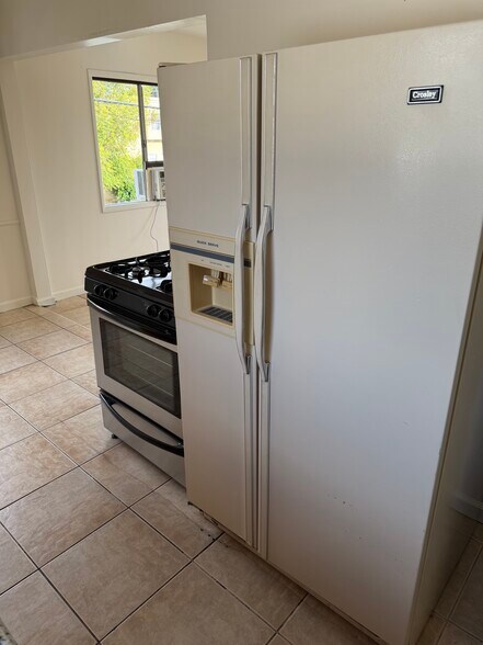 Building Photo - 15231 Acre St