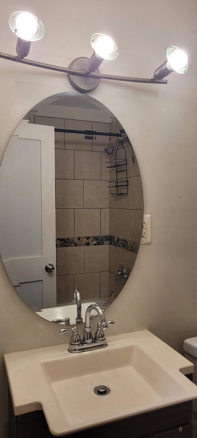 Building Photo - 1248 16th St NE