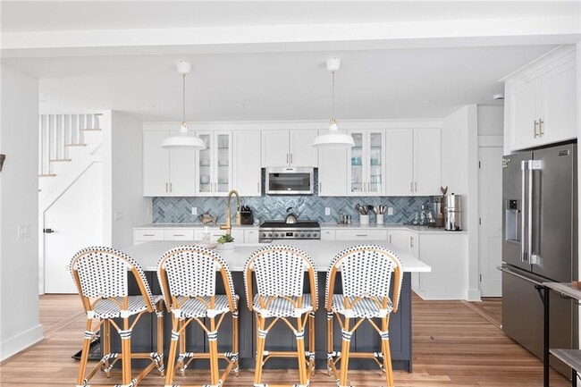 Building Photo - 69 Connection St