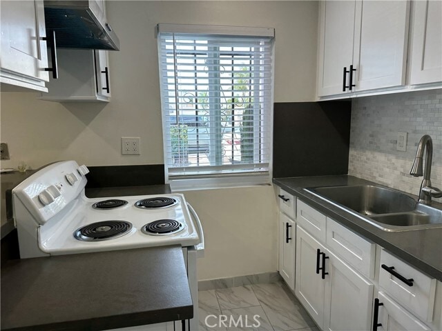 Building Photo - 440 W Orangewood Ave