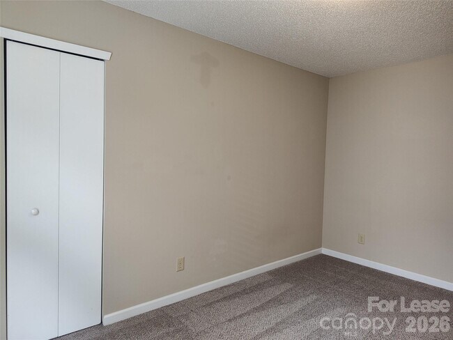 Building Photo - 2038 Dunsmore Ln