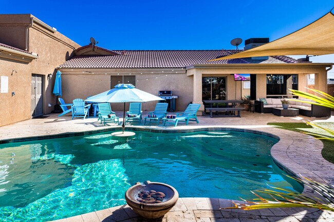 Building Photo - 820 Avalon Ave