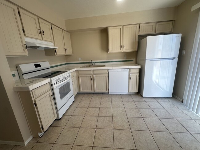 Building Photo - 1349 E Palmdale Dr