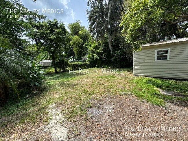 Building Photo - 2320 S Shine Ave