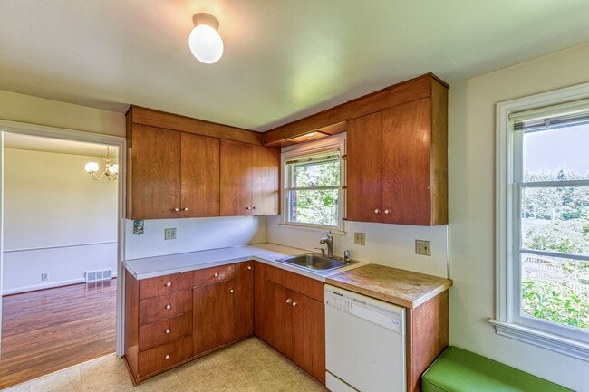 Building Photo - Laurelhurst Home