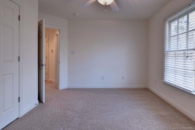 Building Photo - 104 Chanticleer Ct